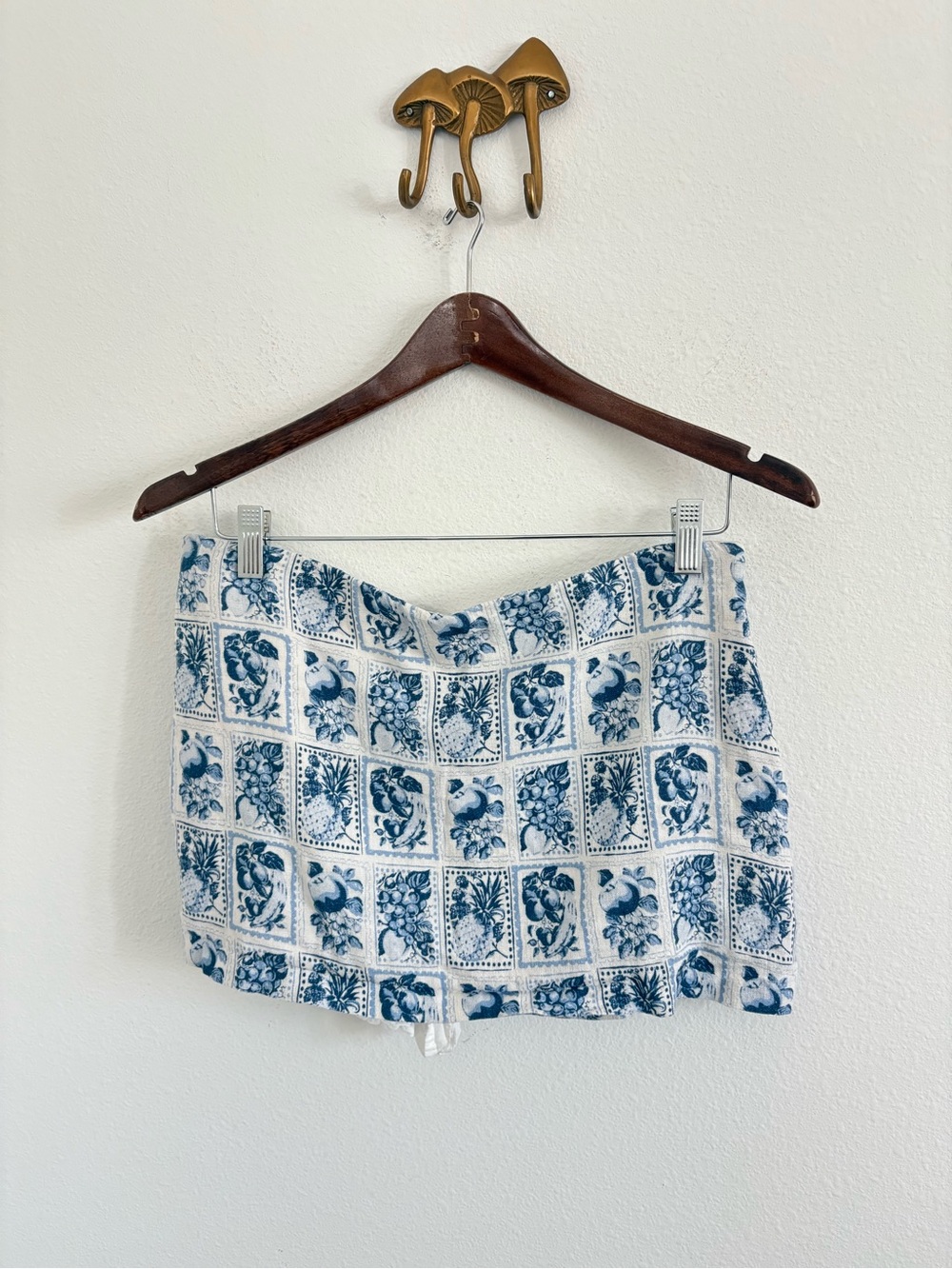 Abercrombie & Fitch Blue Fruit Stamp Print Linen Scarlett Mini Skort size M